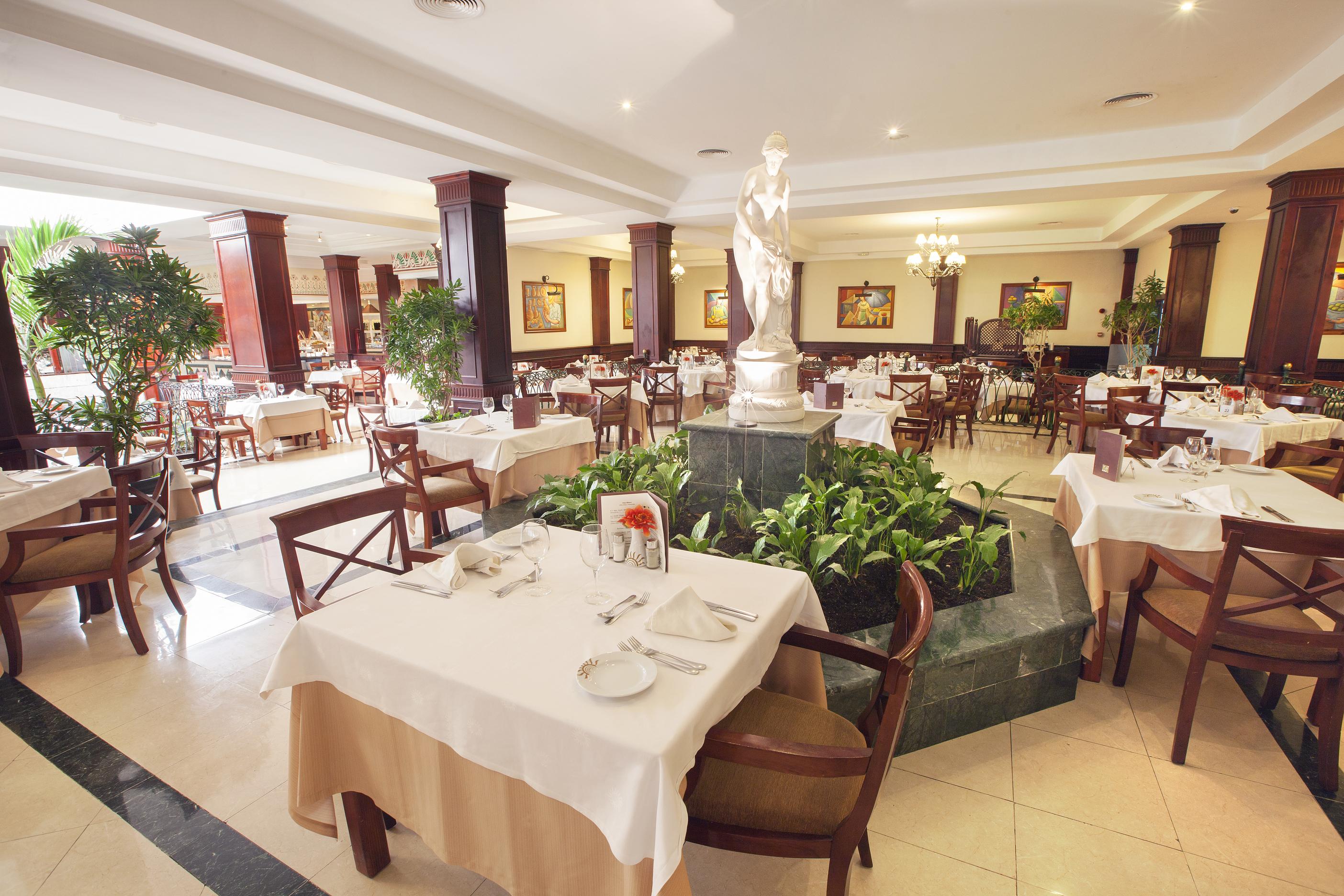 Bahia Principe Grand Bavaro Punta Cana Eksteriør bilde The restaurant at the hotel