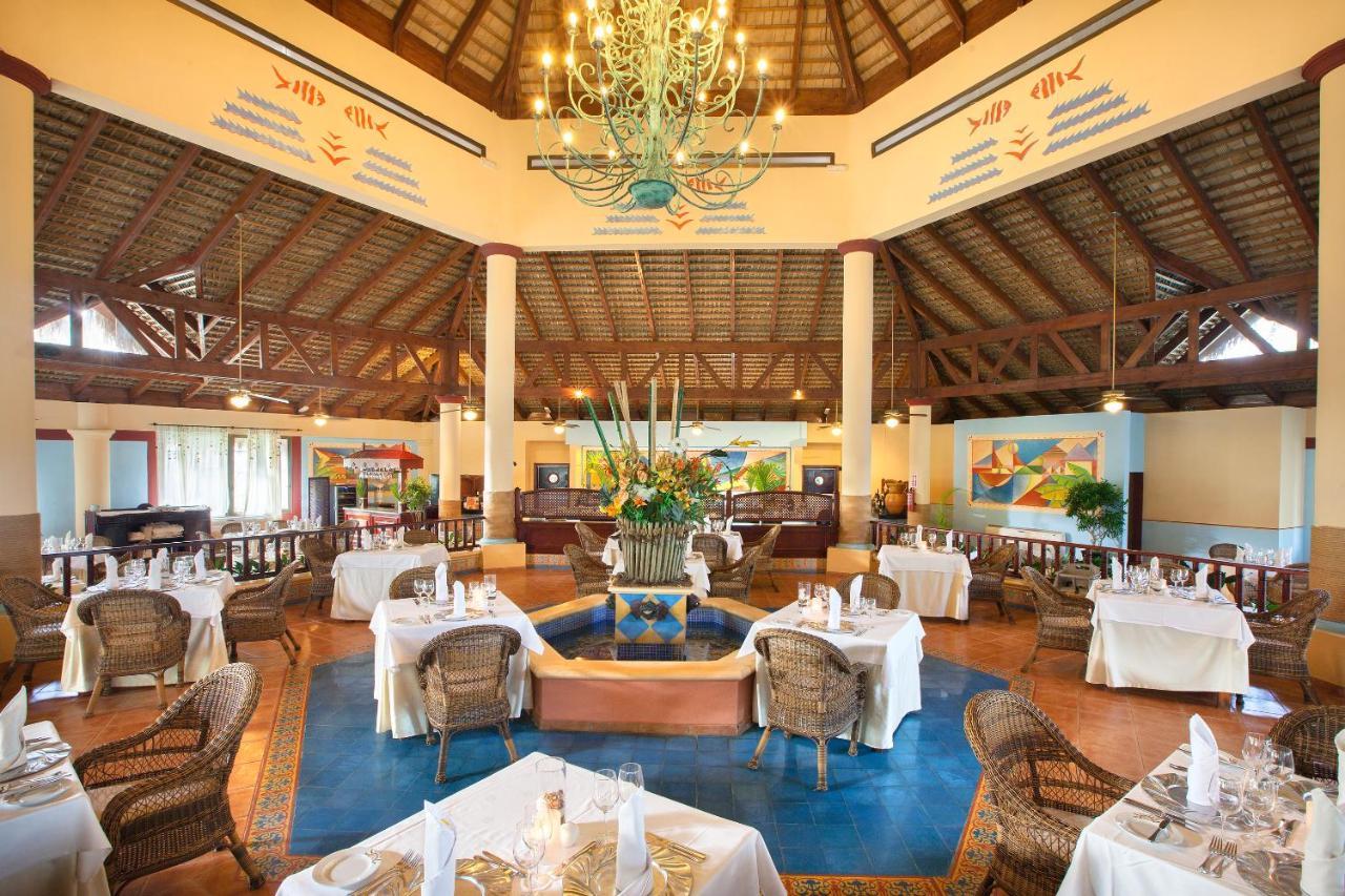 Bahia Principe Grand Bavaro Punta Cana Eksteriør bilde The buffet at the resort